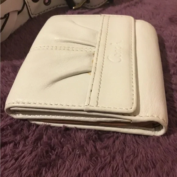 Vintage EUC White Leather Soho Pleated Leather Coach Bifold Wallet - Picture 3 of 16